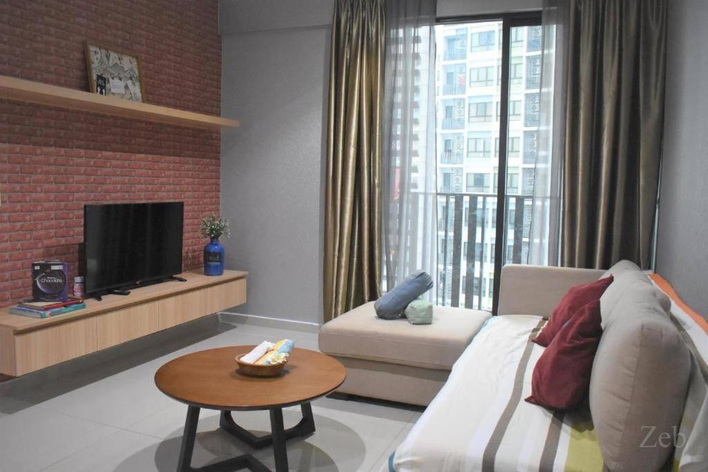 Pangsapuri I-city Casa Lucia- Wifi, Netflix, Parking, 60inch Big Tv, 7pax *
